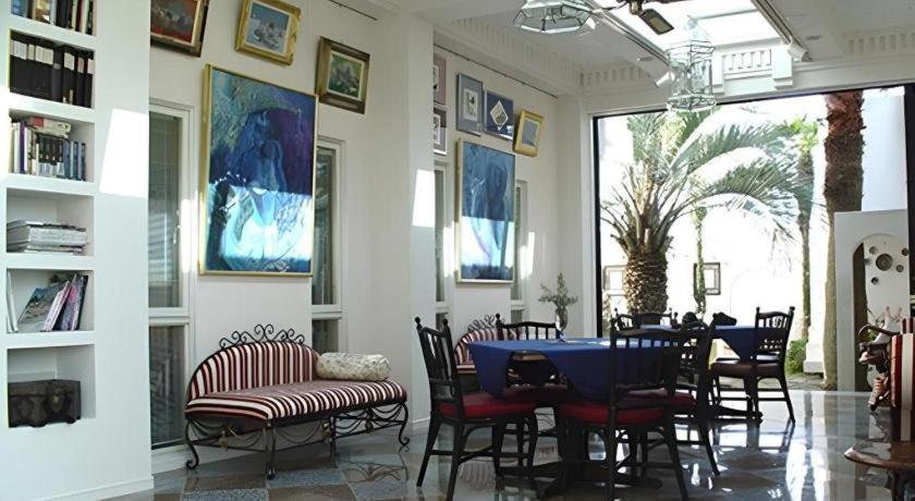 Arabian Art Hotel & Gallery Onjuku Exterior photo